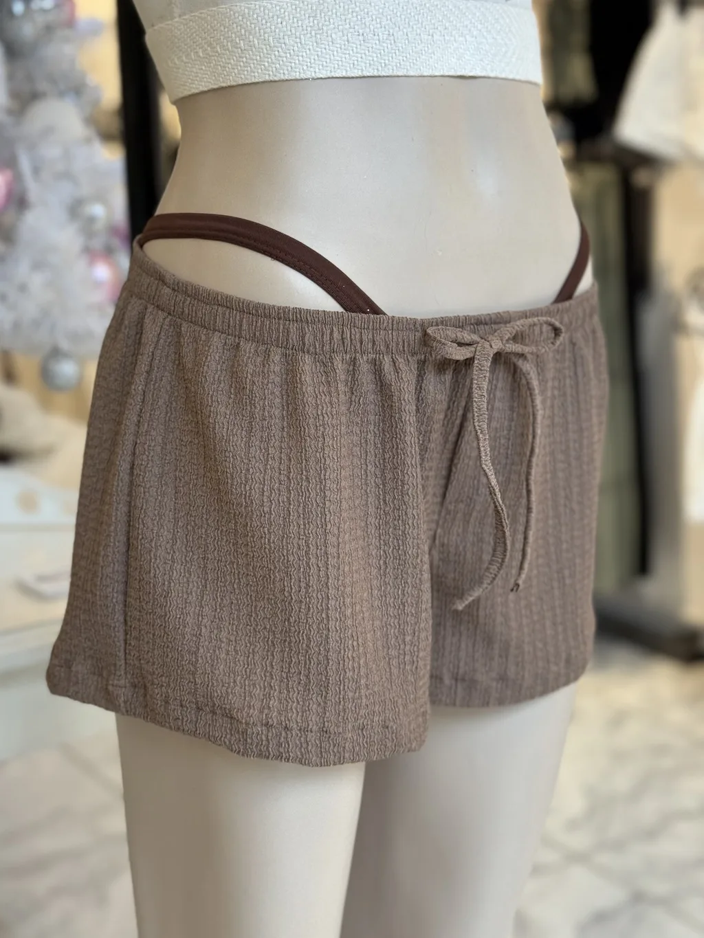 Short sandy