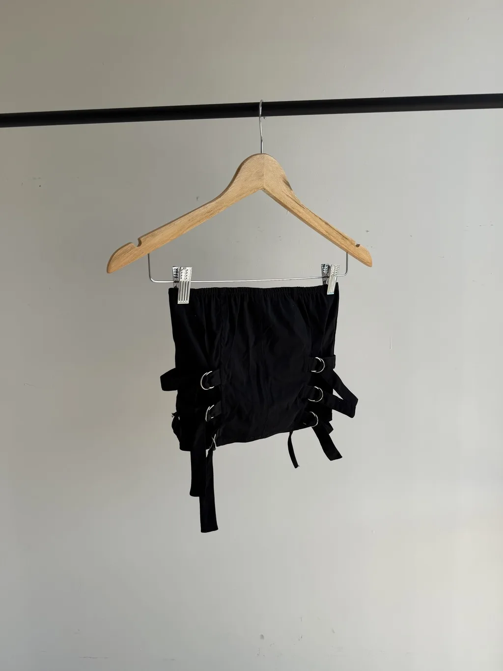 Strapless con hebillas laterales