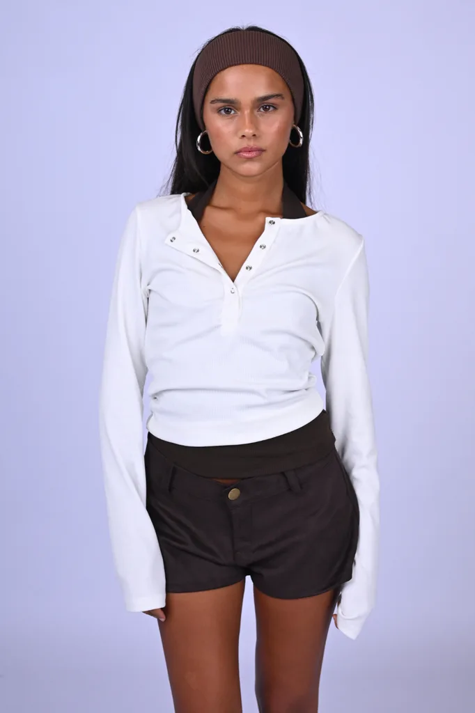 REMERA BUTTON KLN BASICS.